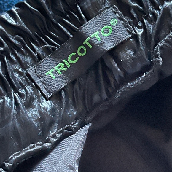 Black shiny pants size medium - Picture 2 of 4